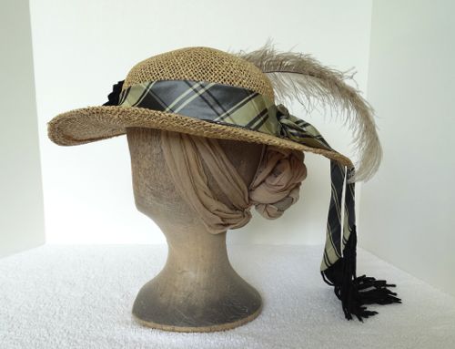 The left side of the crown is unadorned to allow full view of the silk taffeta. An elastic under the hairline keeps the hat in place.